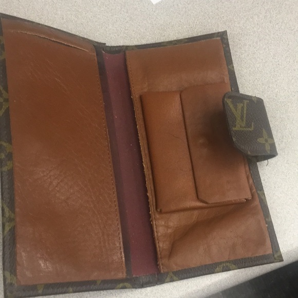Vintage Louis Vuitton wallet - Picture 2 of 3